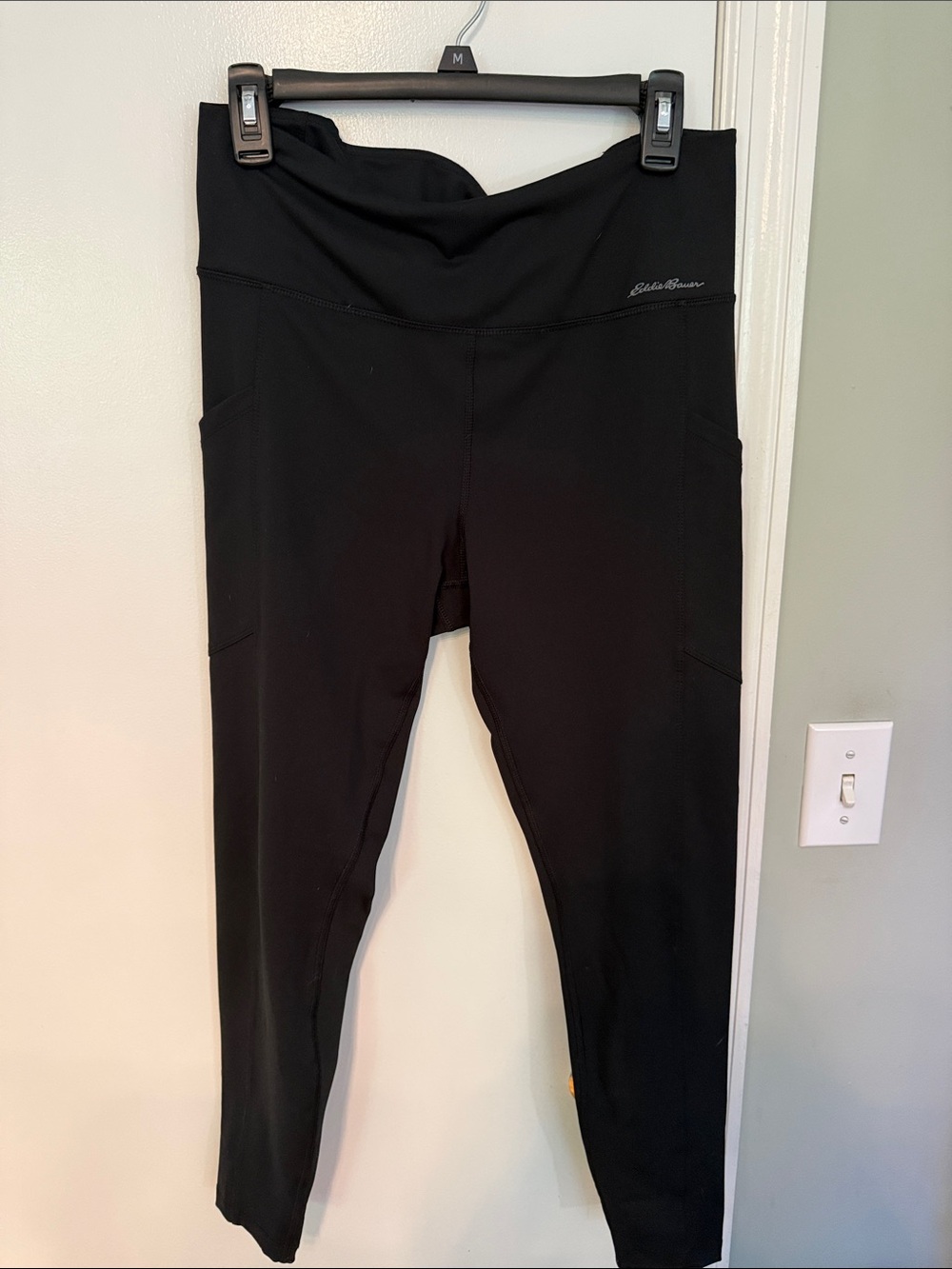 Eddie Bauer Black High-Waist Performance Leggings with Side Pockets